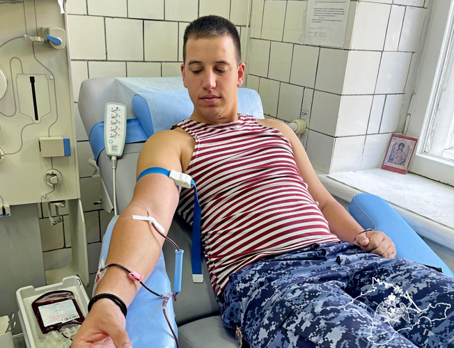 Более 60 росгвардейцев сдали кровь для нуждающихся в Крыму
