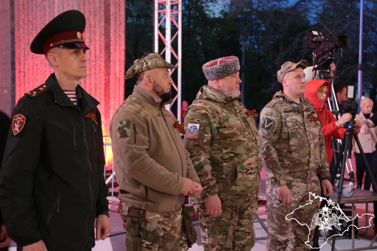Световая патриотическая акция стартовала в Крыму при участии Росгвардии