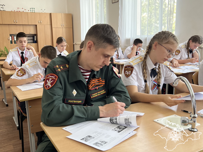 Росгвардейцы Крыма и Севастополя присоединились к Международной патриотической акции «Диктант Победы»