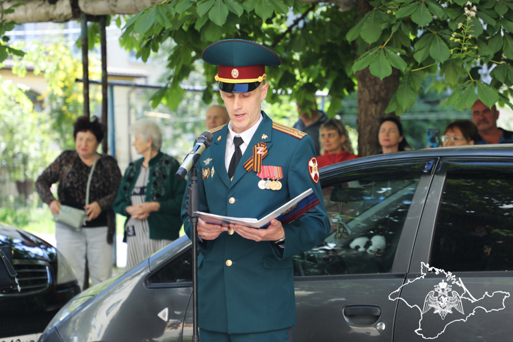 Парад для 99-летнего ветерана Великой Отечественной войны провели росгвардейцы в Крыму