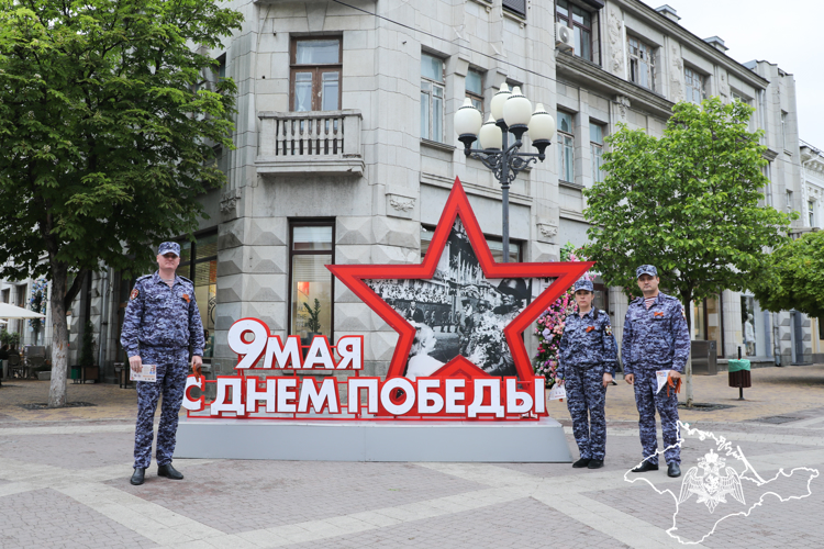 В Крыму и Севастополе росгвардейцы в преддверии Дня Победы провели акцию «Георгиевская лента»