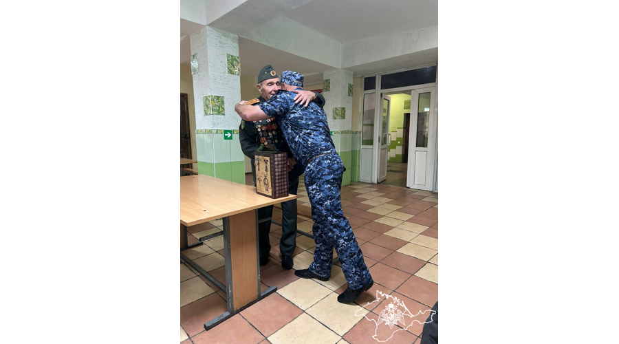 Ялтинские росгвардейцы провели встречу с ветераном Великой Отечественной войны