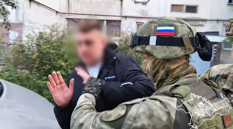 Росгвардейцы задержали подозреваемого в осквернении символа воинской славы в Севастополе