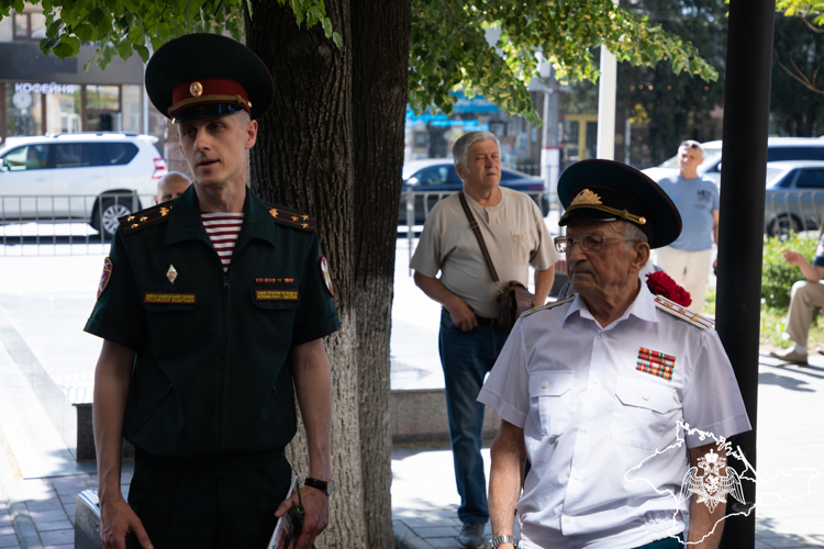 Представители Росгвардии приняли участие в мероприятии, посвященном годовщине создания высшего военного учебного заведения в Симферополе