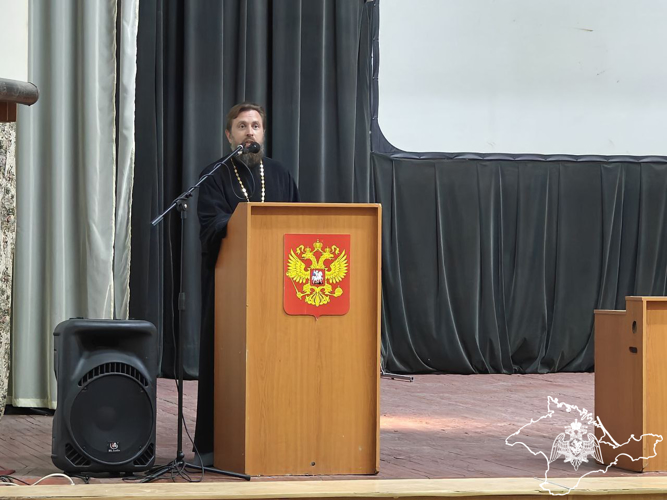 В Крыму священник посетил воинскую часть Южного ордена Жукова округа Росгвардии