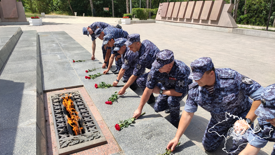 Легендарный севастопольский музей посетили росгвардейцы накануне дня города-героя