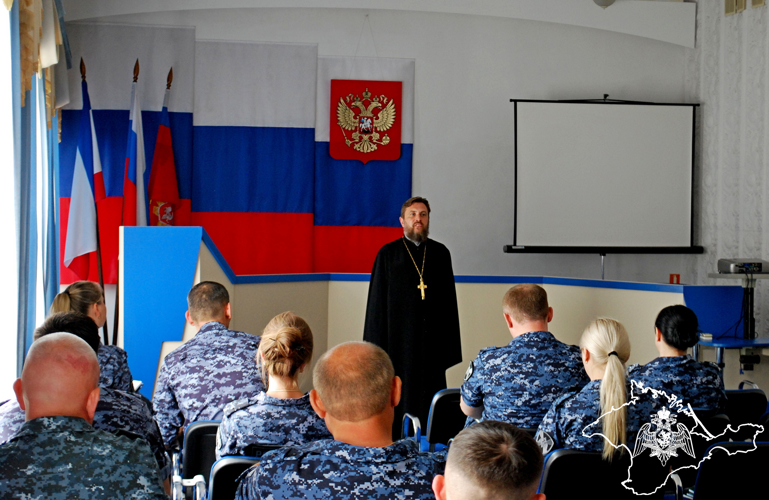 Росгвардейцы в Симферополе стали участниками встречи с представителем духовенства