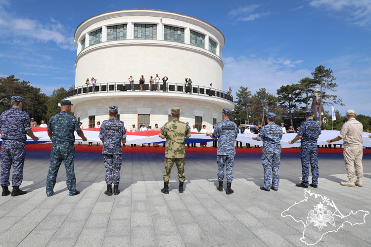 К всероссийской патриотической акции присоединились росгвардейцы в Севастополе