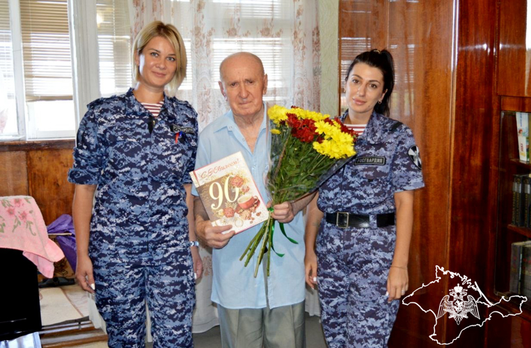 В Ялте росгвардейцы поздравили с днем рождения ветерана службы