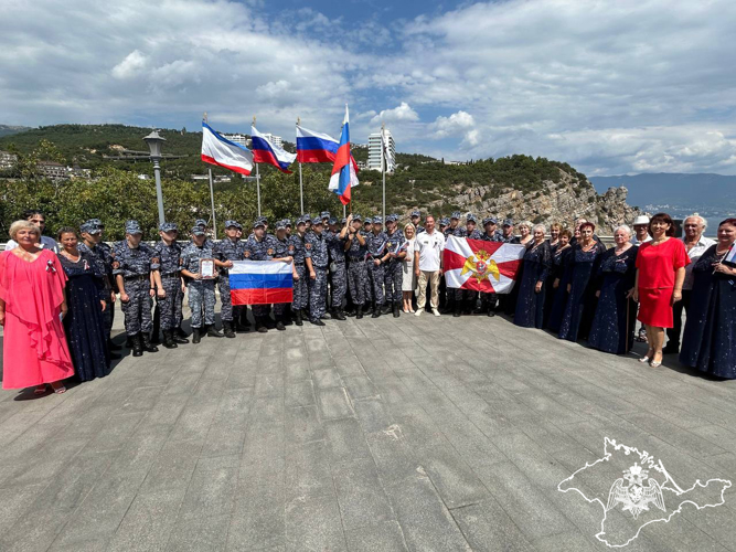 Военнослужащие Росгвардии стали участниками патриотической акции в Крыму