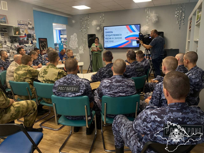В Севастополе для росгвардейцев в День Государственного флага организовано тематическое мероприятие