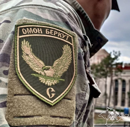 При силовой поддержке ОМОН Росгвардии в Севастополе задержан злоумышленник за попытку продать чужую квартиру по поддельному паспорту