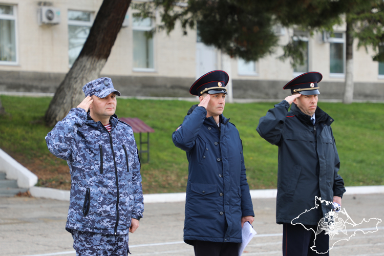 Совместный гарнизонный развод нарядов Росгвардии и полиции состоялся в Крыму