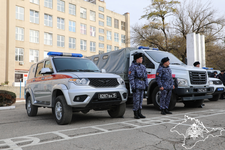 Совместный гарнизонный развод нарядов Росгвардии и полиции состоялся в Крыму