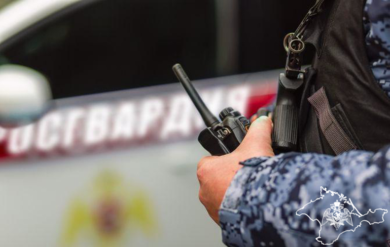 В пригороде Симферополя росгвардейцы задержали нарушителя, который пытался расплатиться фальшивой купюрой