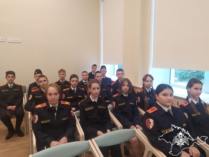 Военнослужащие Росгвардии провели тематический вечер для профильного класса ведомства (видео)