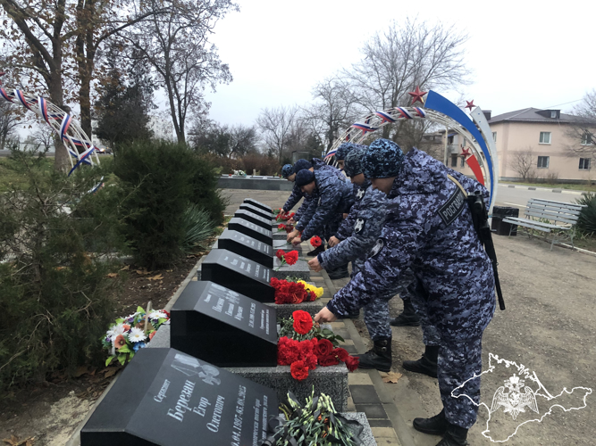 В Крыму и Севастополе росгвардейцы провели мероприятия в честь Дня Героев Отечества