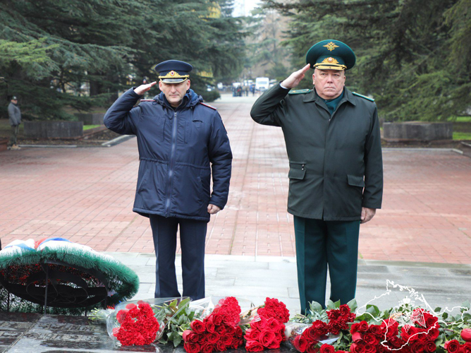 В Крыму и Севастополе росгвардейцы присоединились к мероприятиям, посвященным Дню Неизвестного солдата