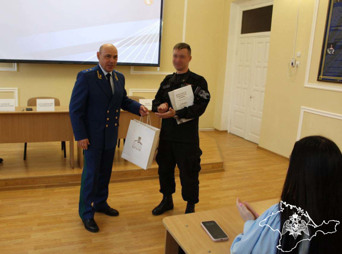 Спецназовец Росгвардии провел лекцию для студентов крымского вуза