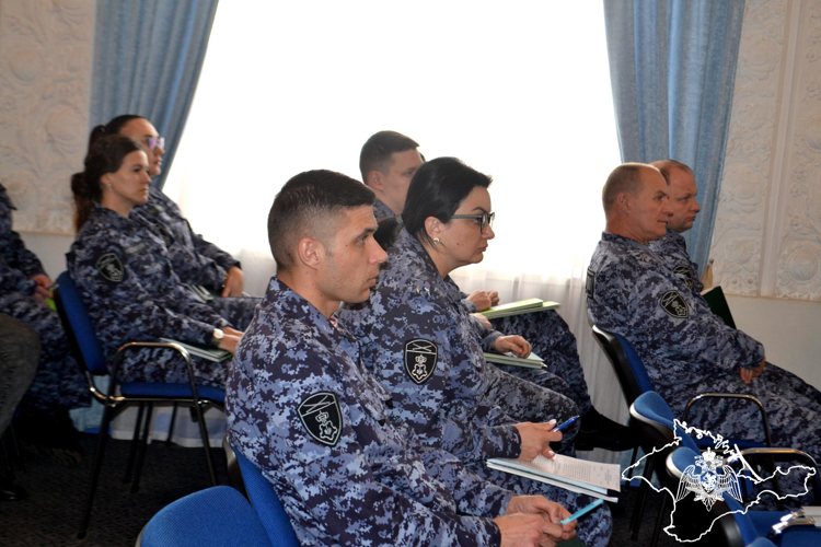 В Крыму в канун празднования Крещения Господня росгвардейцы встретились с представителем духовенства