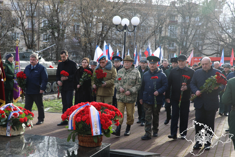 Росгвардейцы в Крыму и Севастополе почтили память россиян, исполнявших воинский долг за пределами Отечества
