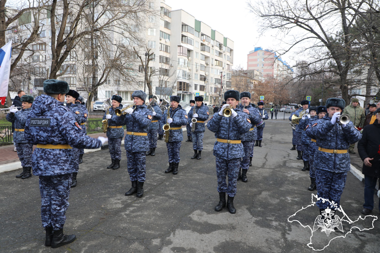 Росгвардейцы в Крыму и Севастополе почтили память россиян, исполнявших воинский долг за пределами Отечества