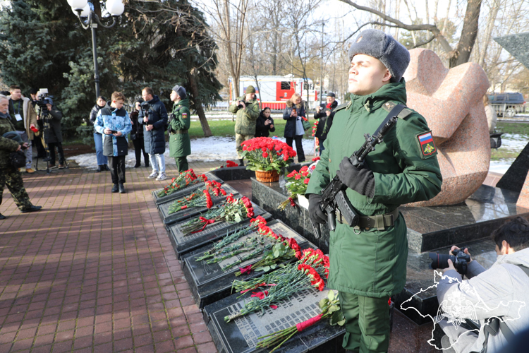 Росгвардейцы в Крыму и Севастополе почтили память россиян, исполнявших воинский долг за пределами Отечества
