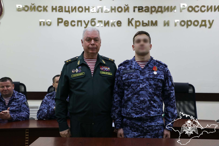 В Крыму росгвардейцы награждены ведомственными наградами