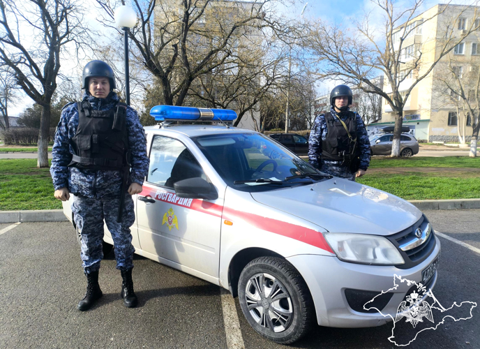 Росвардейцы в Евпатории предотвратили аварийную ситуацию на дороге