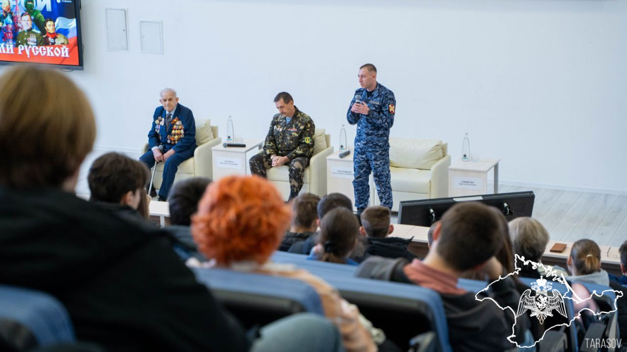 Росгвардейцы приняли участие в открытии стены памяти в честь погибших бойцов спецоперации