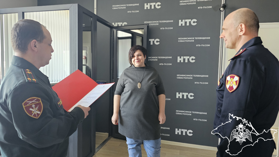 Почетную грамоту Росгвардии вручили журналисту «Независимого телевидения Севастополя»