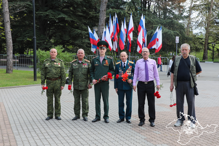 В Крыму росгвардейцы почтили память ликвидаторов аварии на Чернобыльской АЭС