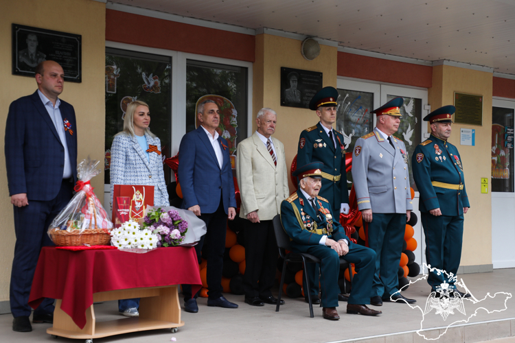Парад для 100-летнего ветерана Великой Отечественной войны провели росгвардейцы в Крыму