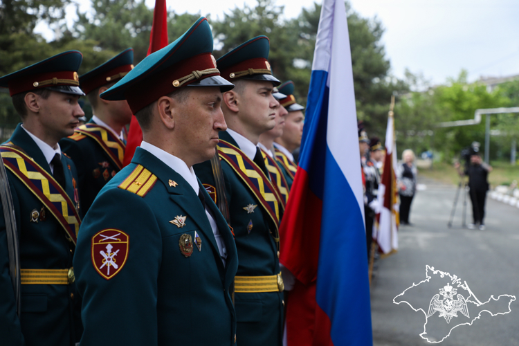 Парад для 100-летнего ветерана Великой Отечественной войны провели росгвардейцы в Крыму