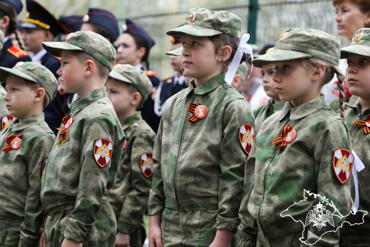 Парад для 100-летнего ветерана Великой Отечественной войны провели росгвардейцы в Крыму