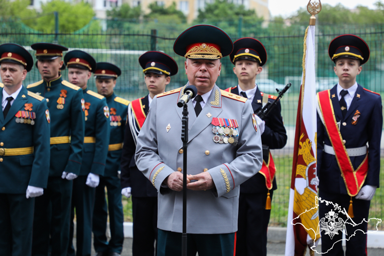 Парад для 100-летнего ветерана Великой Отечественной войны провели росгвардейцы в Крыму