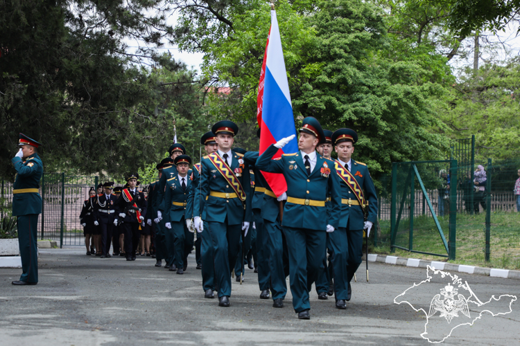 Парад для 100-летнего ветерана Великой Отечественной войны провели росгвардейцы в Крыму