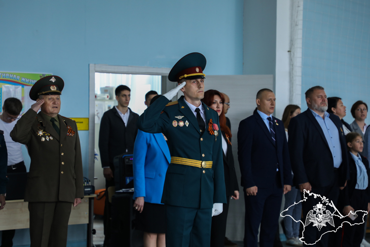 Подшефные классы Росгвардии стали участниками парада кадетов в Крыму