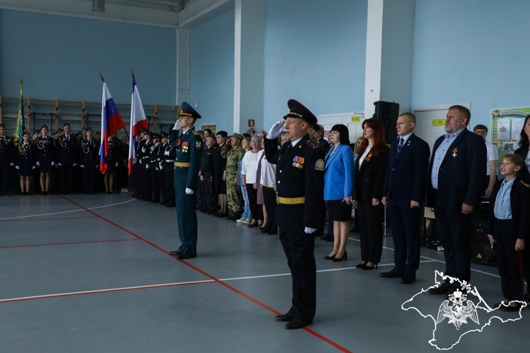 Подшефные классы Росгвардии стали участниками парада кадетов в Крыму