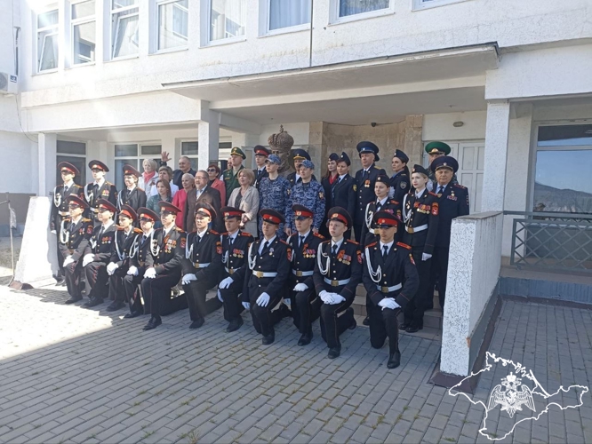 В Ялте росгвардейцы поздравили учащихся с окончанием учебного года