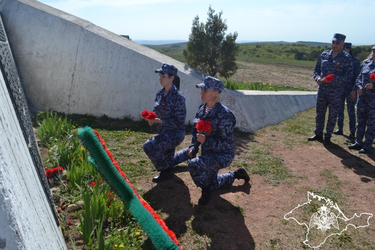 Росгвардейцы в Крыму почтили память партизан, героически сражавшихся во время Великой Отечественной войны