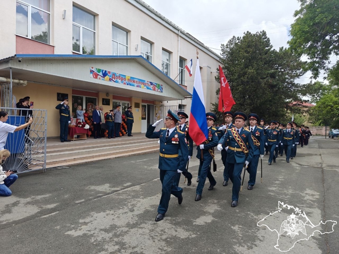Парад для 100-летнего ветерана Великой Отечественной войны провели росгвардейцы в Крыму