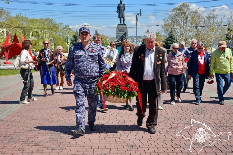 В Севастополе представители Росгвардии совместно с журналистами приняли участие в памятной акции