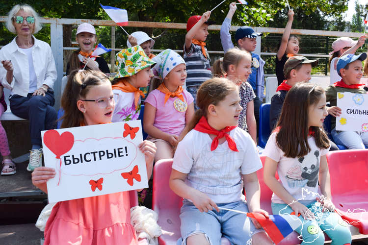 Офицеры Росгвардии приняли участие в семейном спортивном празднике в Симферополе