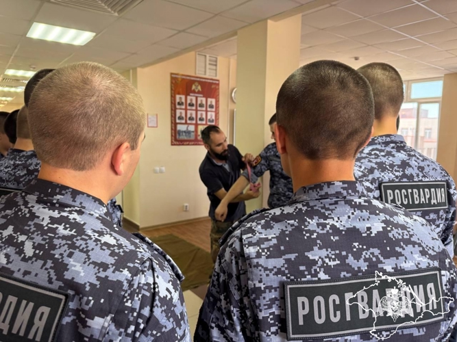 Мастер-класс по оказанию первой медицинской помощи провели для военнослужащих Росгвардии в Севастополе