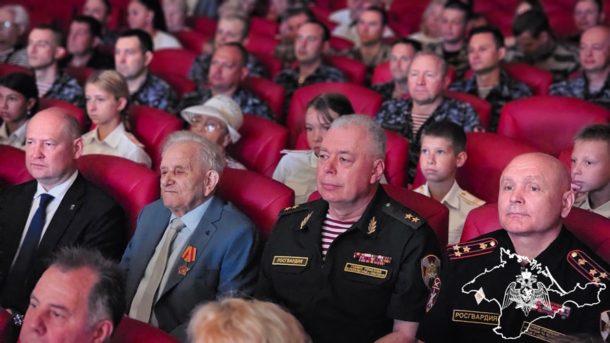В Севастополе росгвардейцы поздравили ветерана Великой Отечественной войны Михаила Латоху со 100-летним юбилеем