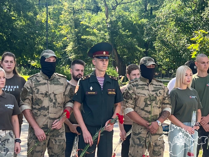 В Симферополе Росгвардейцы приняли участие в мероприятиях, посвященных памяти погибшим волонтёрам