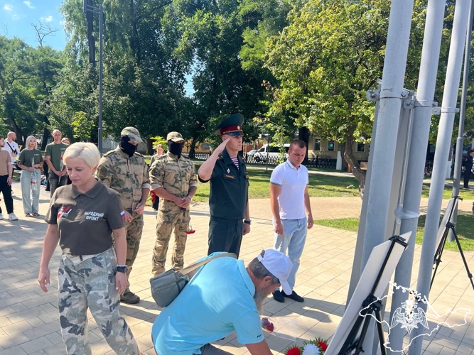 В Симферополе Росгвардейцы приняли участие в мероприятиях, посвященных памяти погибшим волонтёрам