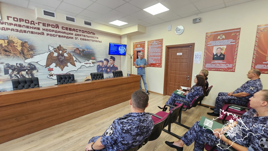 Росгвардейцы встретились с представителем общества «Знание» в Севастополе