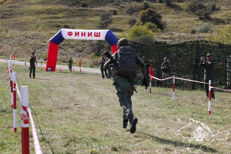 Сотрудник СОБР "Халзан" получил знак отличия 1-й степени полицейского спецназа